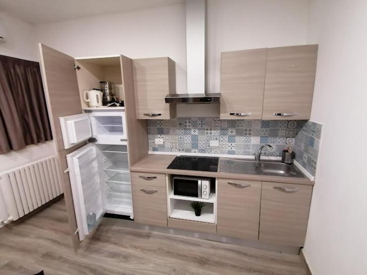 Indipendent Mini Apartment Pescara Centro Bagian luar foto